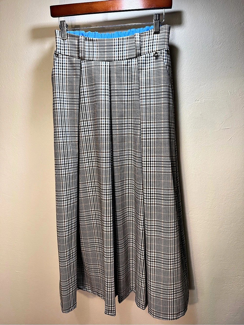 Souvenir Clubbing Plaid Midi Skirt in Gray & Black Size Small Like New